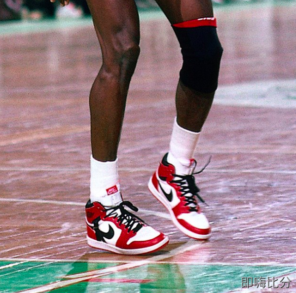 乔丹1986年所穿改良版aj1拍出36万人民币